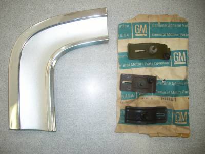 1964 CHEVY PASSENGER IMPALA REAR COVE MOLDING -RIGHT- NOSGM3853116