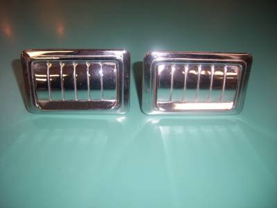 GM Restoration Parts - 1968-70 IMPALA REAR ARM REST ASHTRAYS - USED - Image 1