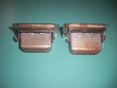 GM Restoration Parts - 1968-70 IMPALA REAR ARM REST ASHTRAYS - USED - Image 2